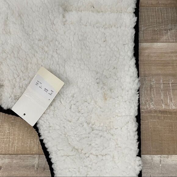 Medium  Dog Jacket Plaid Water Resistant Shearling Lined Leash Compatible - Picture 6 of 6